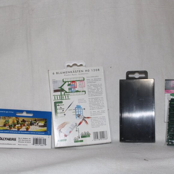 BUSCH Miniatures Lot - Outdoor Scene and Flowers "NEW" - Picture 8 of 8